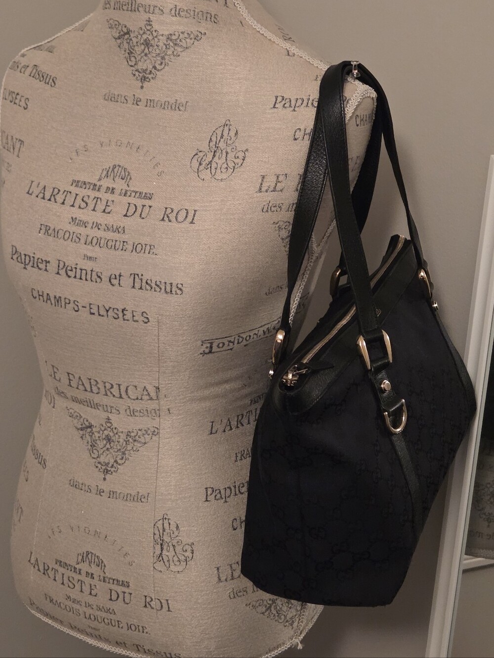 Authentic Gucci GG Black Canvas Abbey Zip Tote Shoulder Gold Hardware Bag - Picture 3 of 15